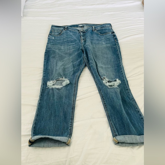 Old Navy Ripped Jeans - Picture 4 of 9